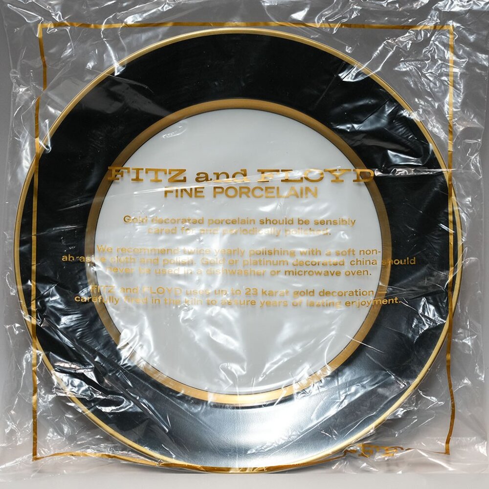 NEW (set of 4) Vintage 1978 Fitz and Floyd Renaissance Black Dinner Plates - Picture 4 of 5